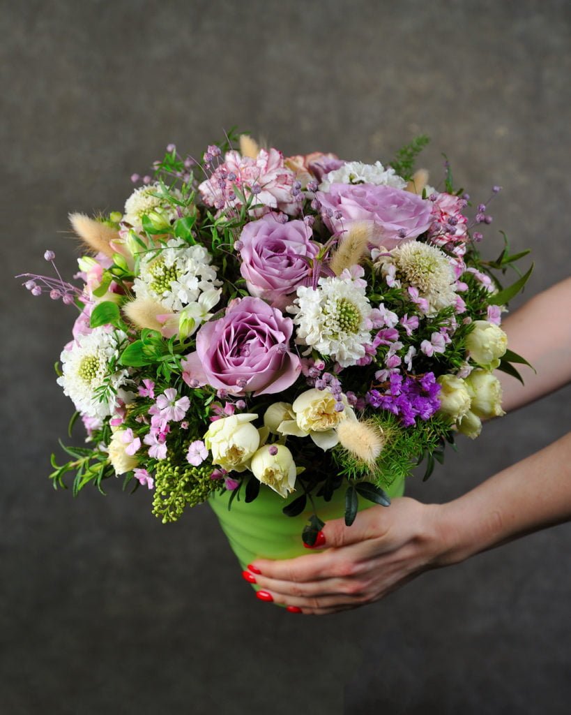 Композиция в радиальной технике. Работа студента курса "Профессия флорист".