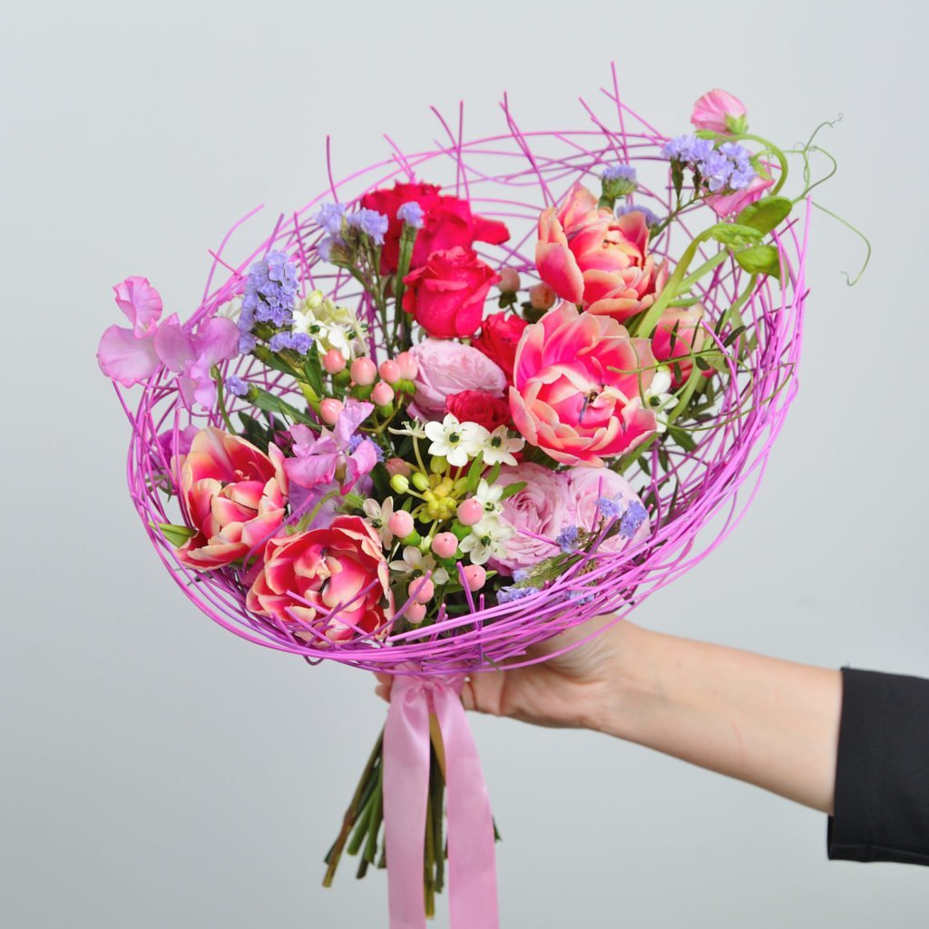 Каркасный букет созданный студентом в рамках курса "Профессия флорист". Фото @havikozoki