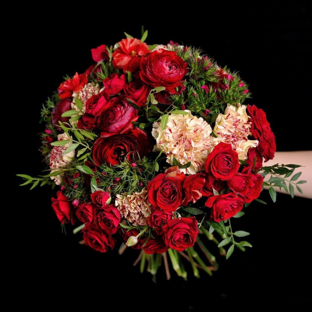 Букет созданный студентом в рамках курса "Профессия флорист". Фото @havikozoki