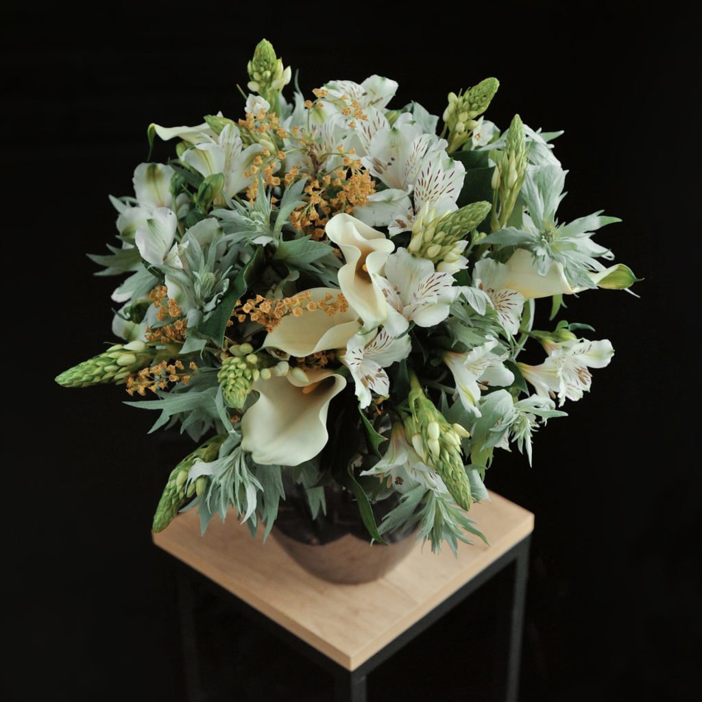 Первый букет с курса флористики "Профессия флорист". Фото @havikozoki