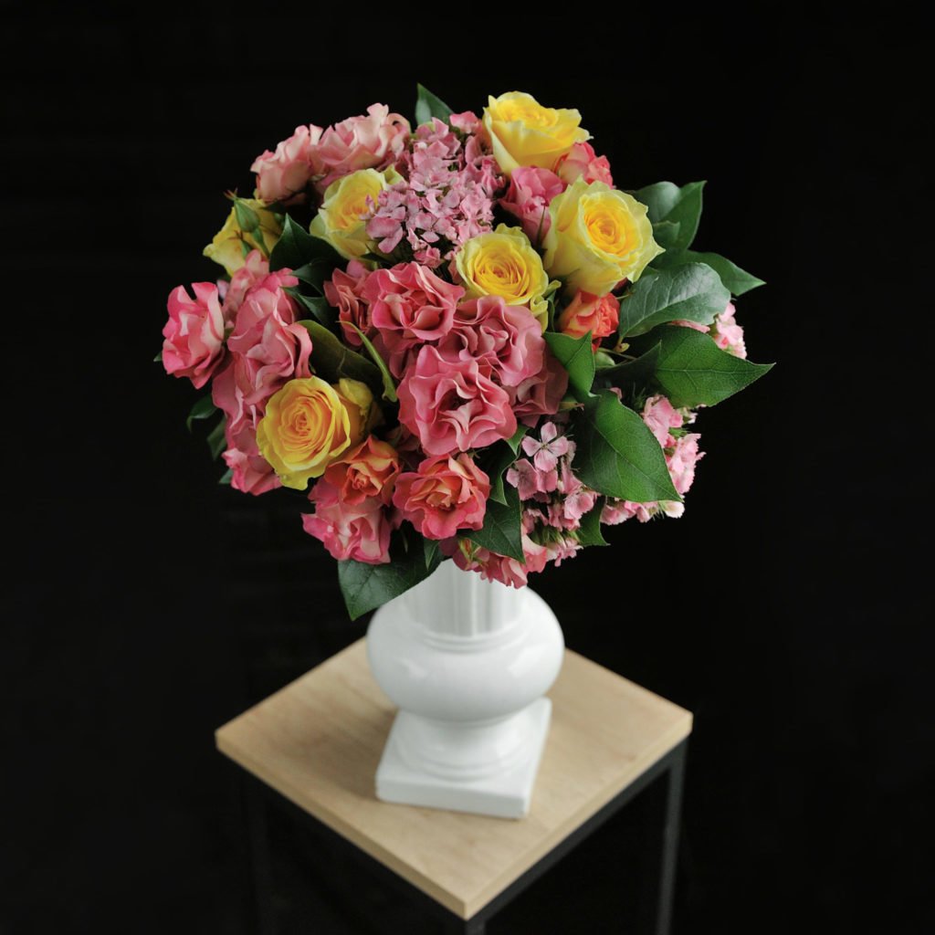 Первый букет с курса флористики "Профессия флорист". Фото @havikozoki