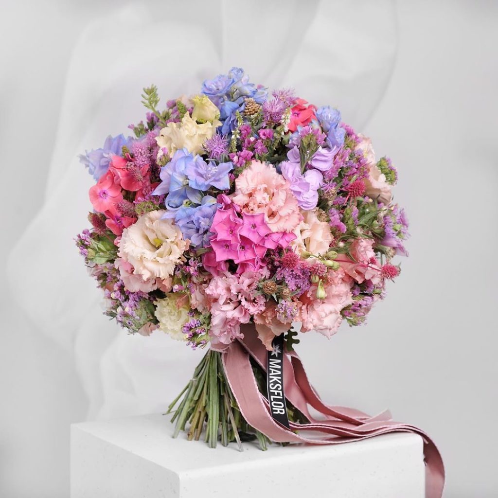 Максим Вотяков @maks_flor. Курсы флористики. Букеты Казань. Комнатные растения Казань.