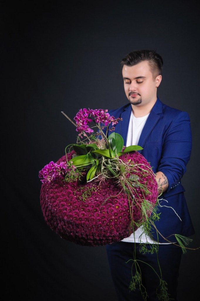 Максим Вотяков @maks_flor. Курсы флористики. Букеты Казань. Комнатные растения Казань.