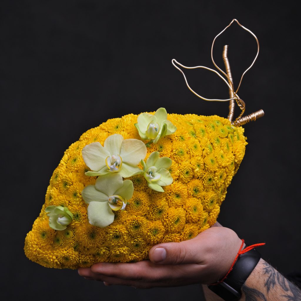 Лимон из хризантем